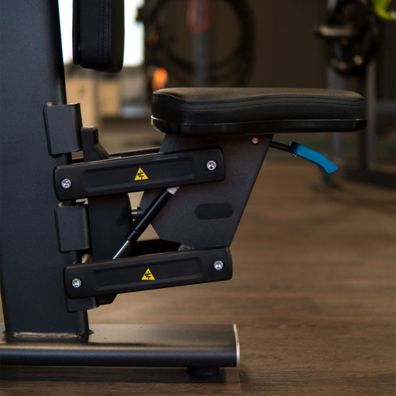 Баттерфляй - задние дельты. DHZ E7007 (Стек 95 кг)