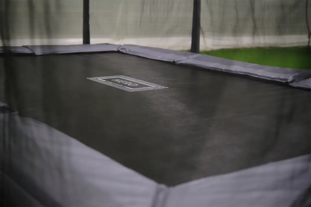 Батут Hasttings Hero 10x17FT